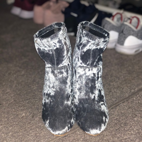 Gray heeled boots - Picture 2 of 6